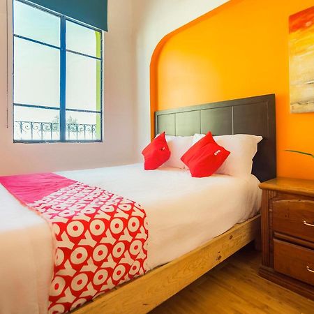 Oyo Hotel Hare Krishna Monterrey Exteriér fotografie